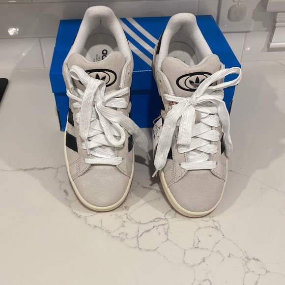 Adidas campus shoes - Picture 2 of 6